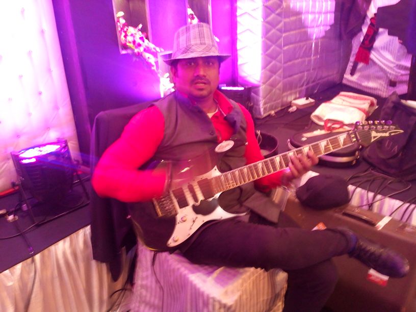 indian guitar players Doha Qatar