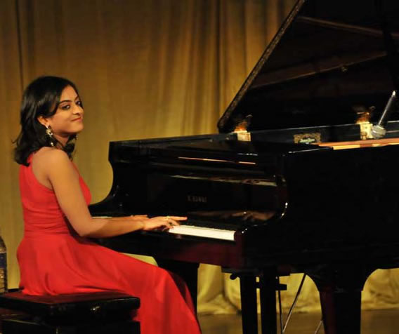 female piano players Doha Qatar