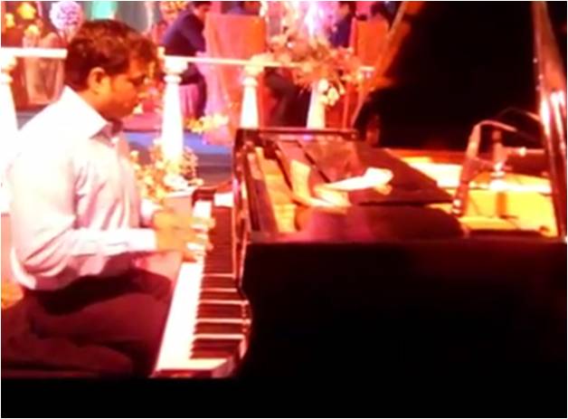 male piano players Doha Qatar